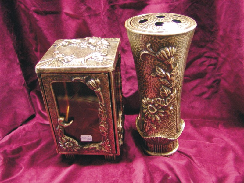 Souprava bronzová (svítilna, váza) 3