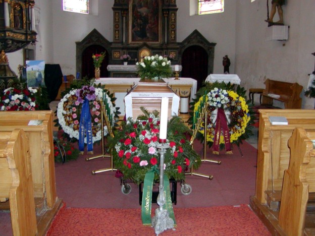 Pohřební obřad v kostele