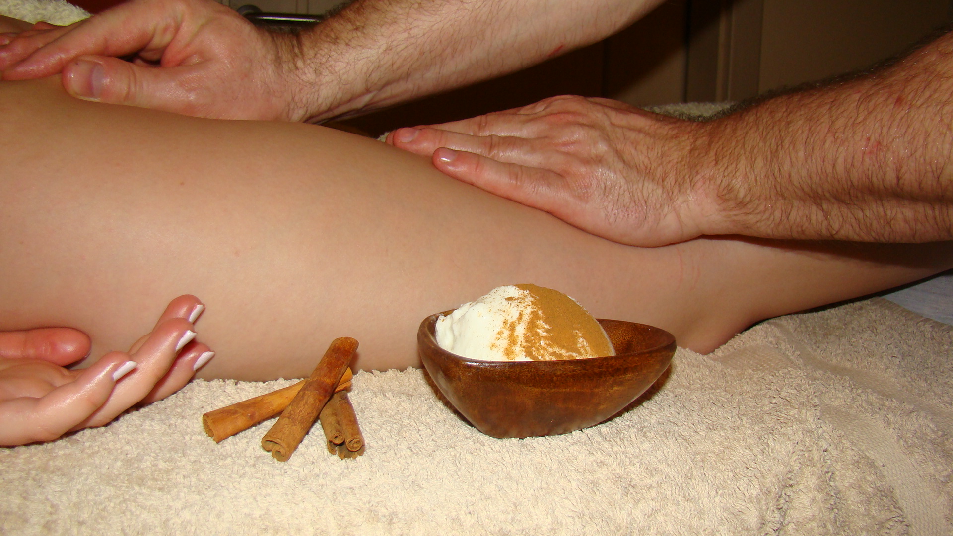 Anti-cellulite massage with wrap