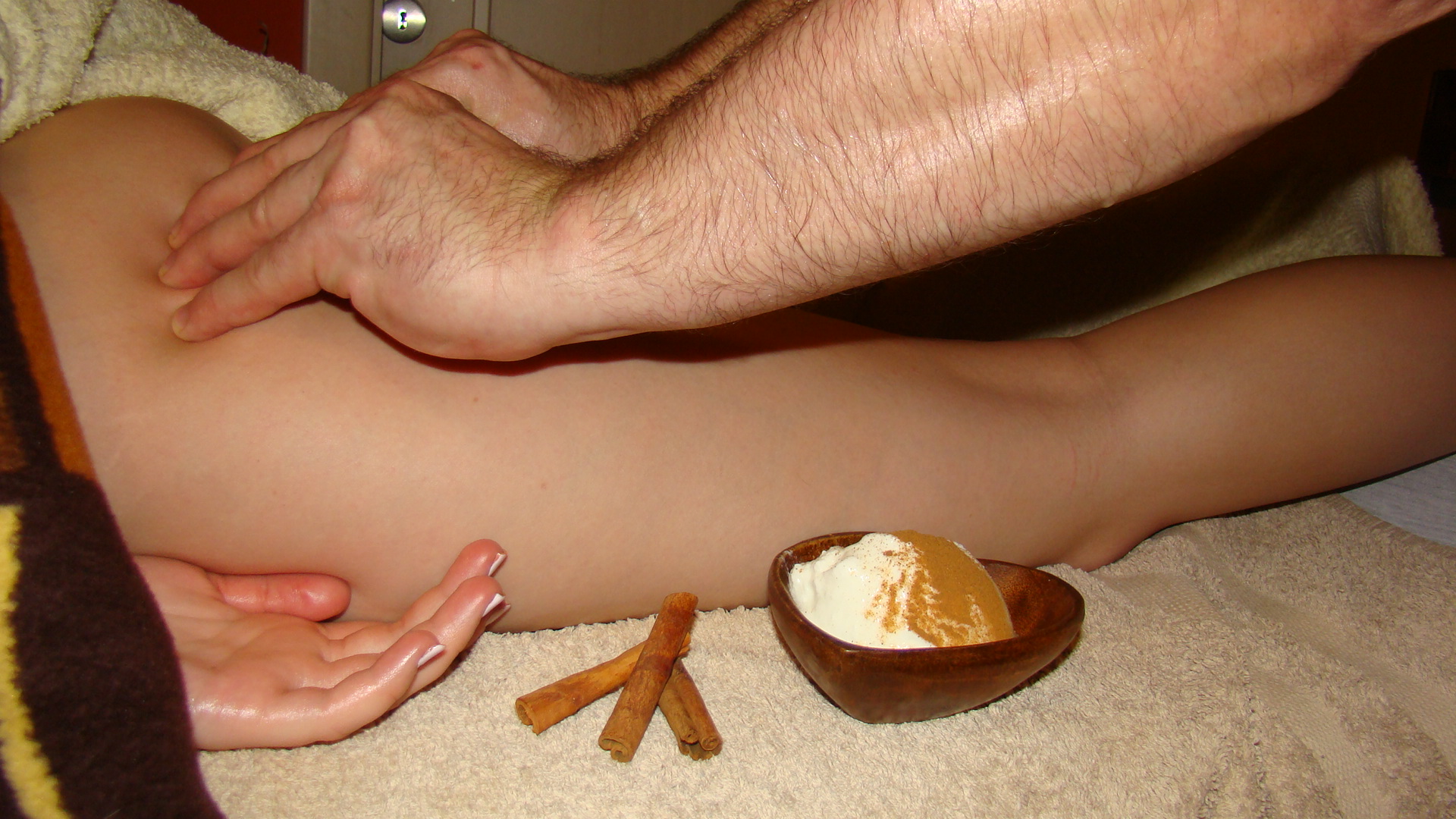 Anti-cellulite massage with wrap