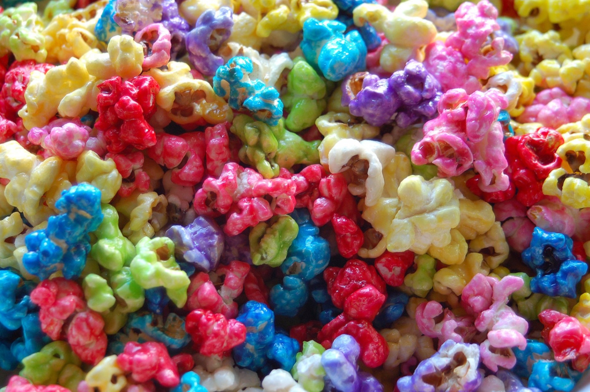 barevný popcorn