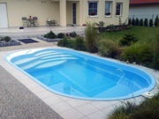 Oválný betonový bazén, plastový pvc bazén, foliový bazén