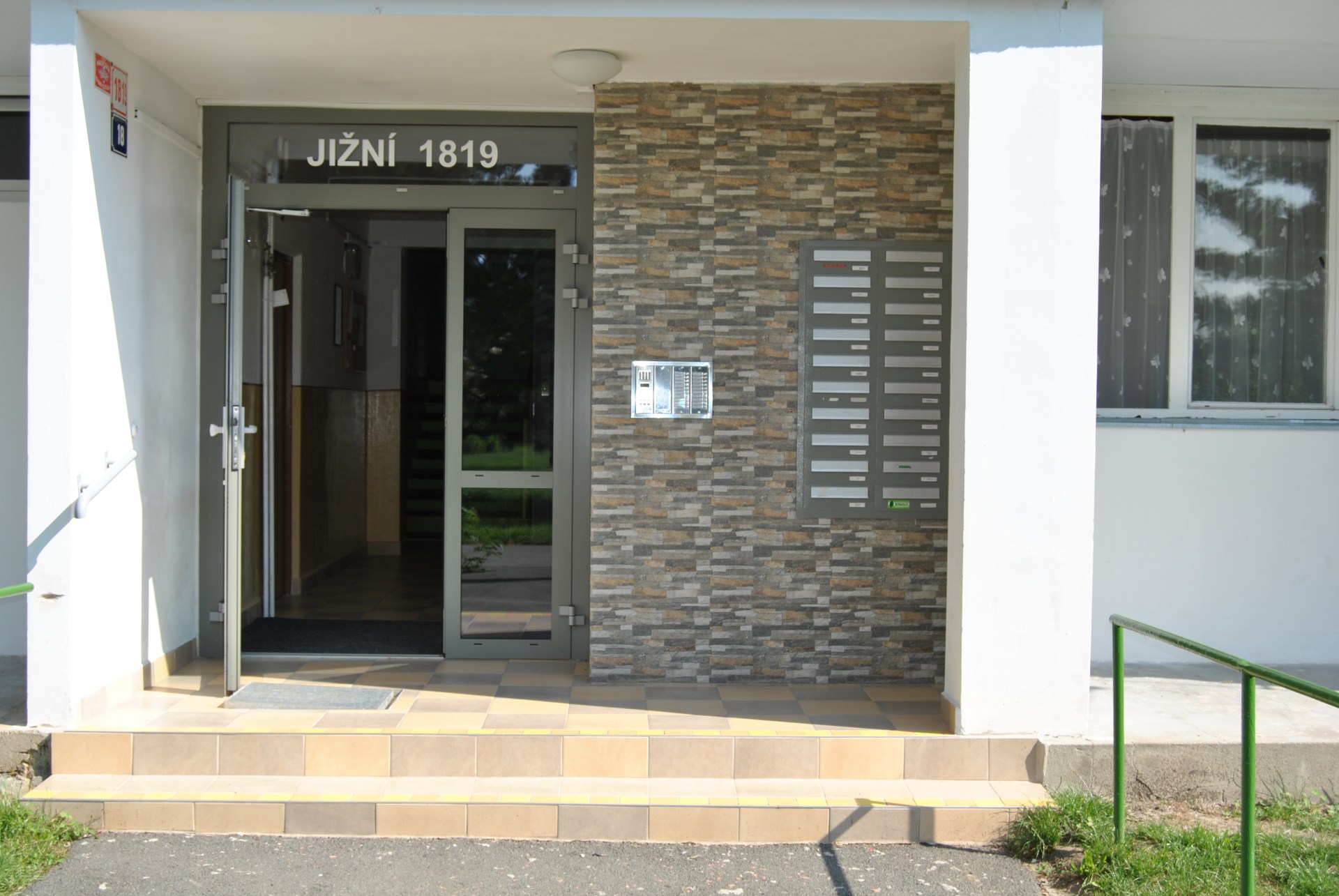 Roman elektro - okna a dveře